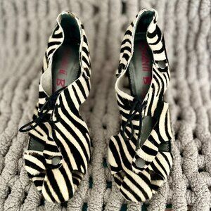 Chanii B Coco Zebra Black & White Heel Sandals Size 7.5